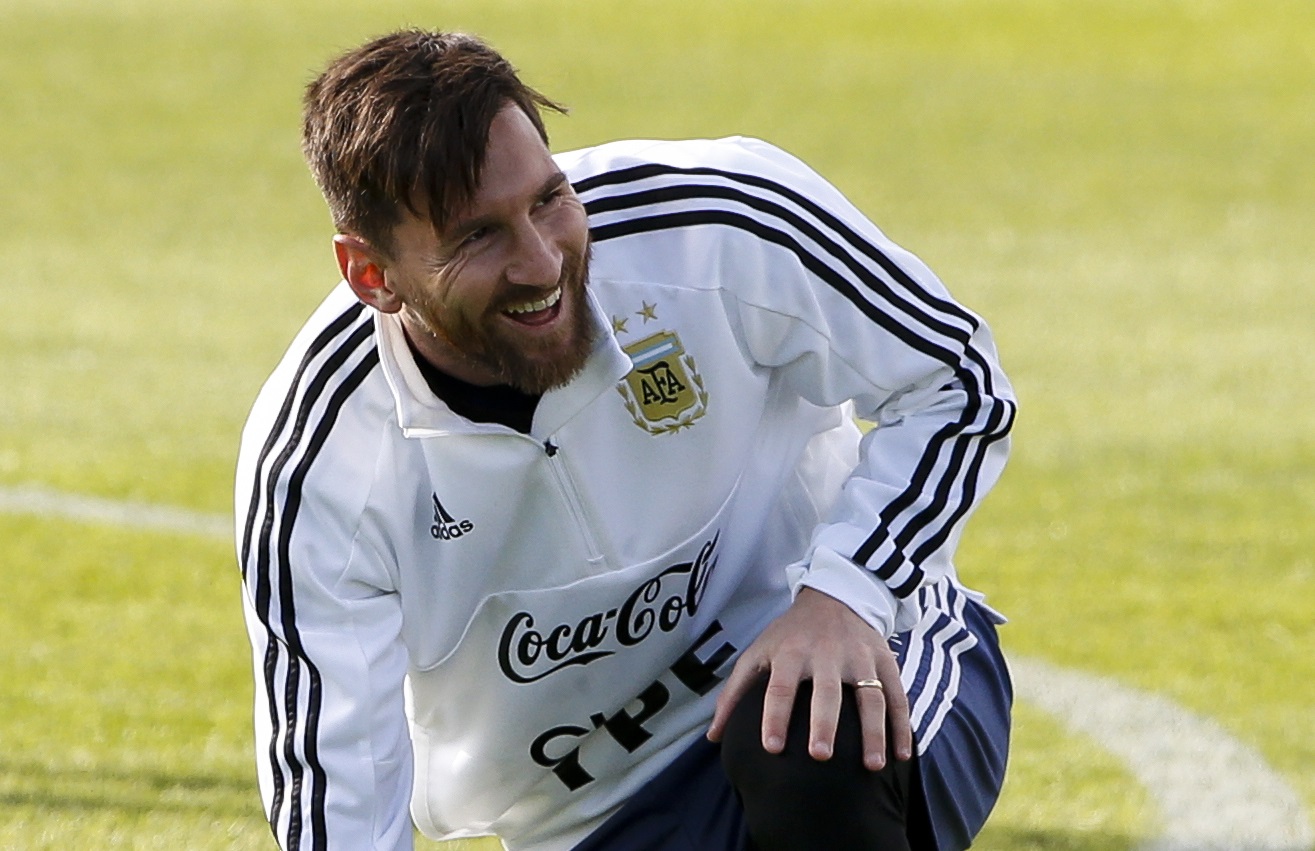 Argentinienii continuă să sară în apărarea lui Lionel Messi: Francezii se pricep la parfumuri, nu la fotbal!