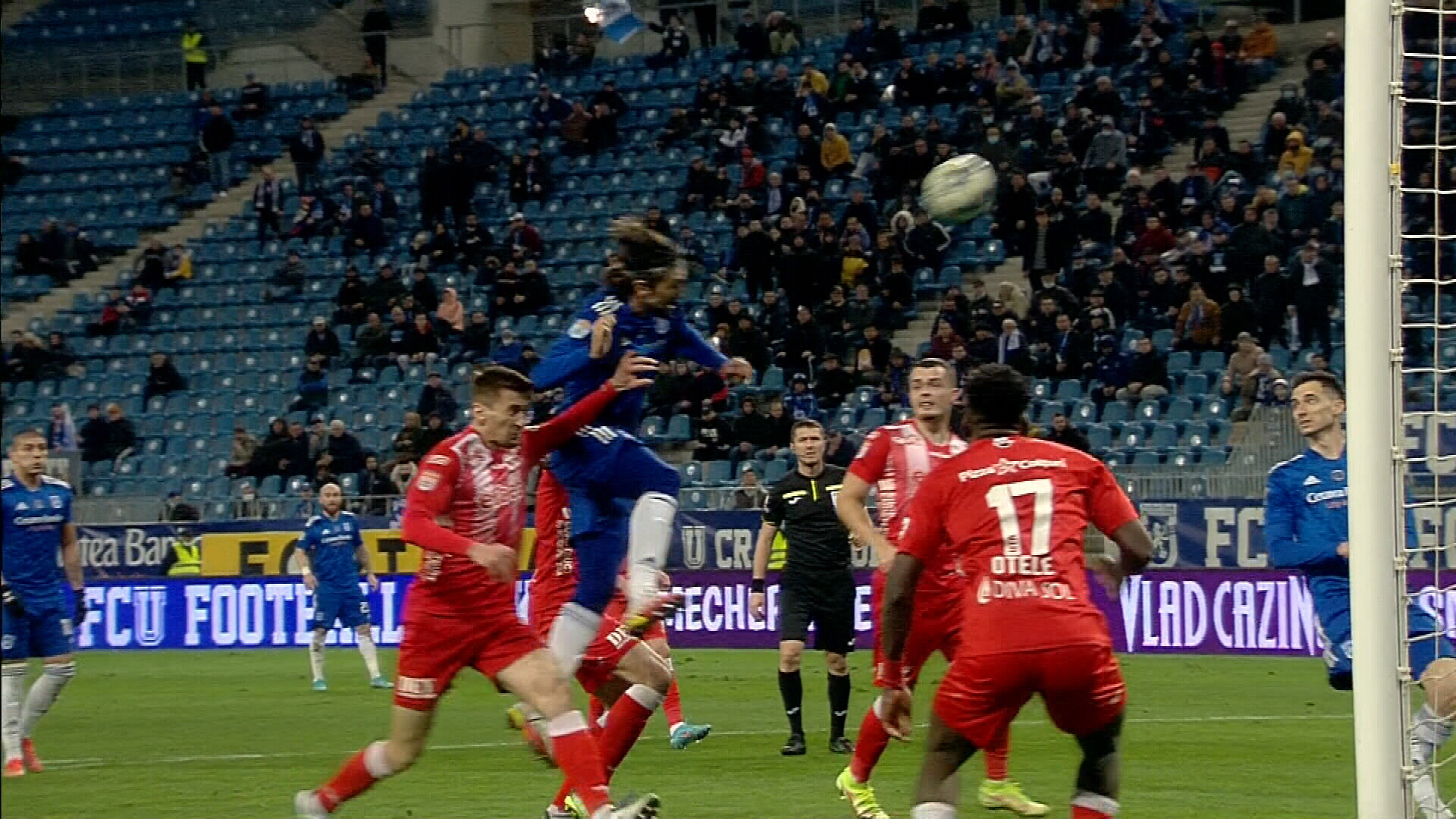 U Craiova 1948 - UTA Arad 1-0, ACUM, la Digi Sport 1. Oltenii deschid scorul. Arădenii lovesc bara