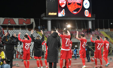 Fotbaliștii lui Dinamo, după victoria cu Gaz Metan / Foto: Sport Pictures