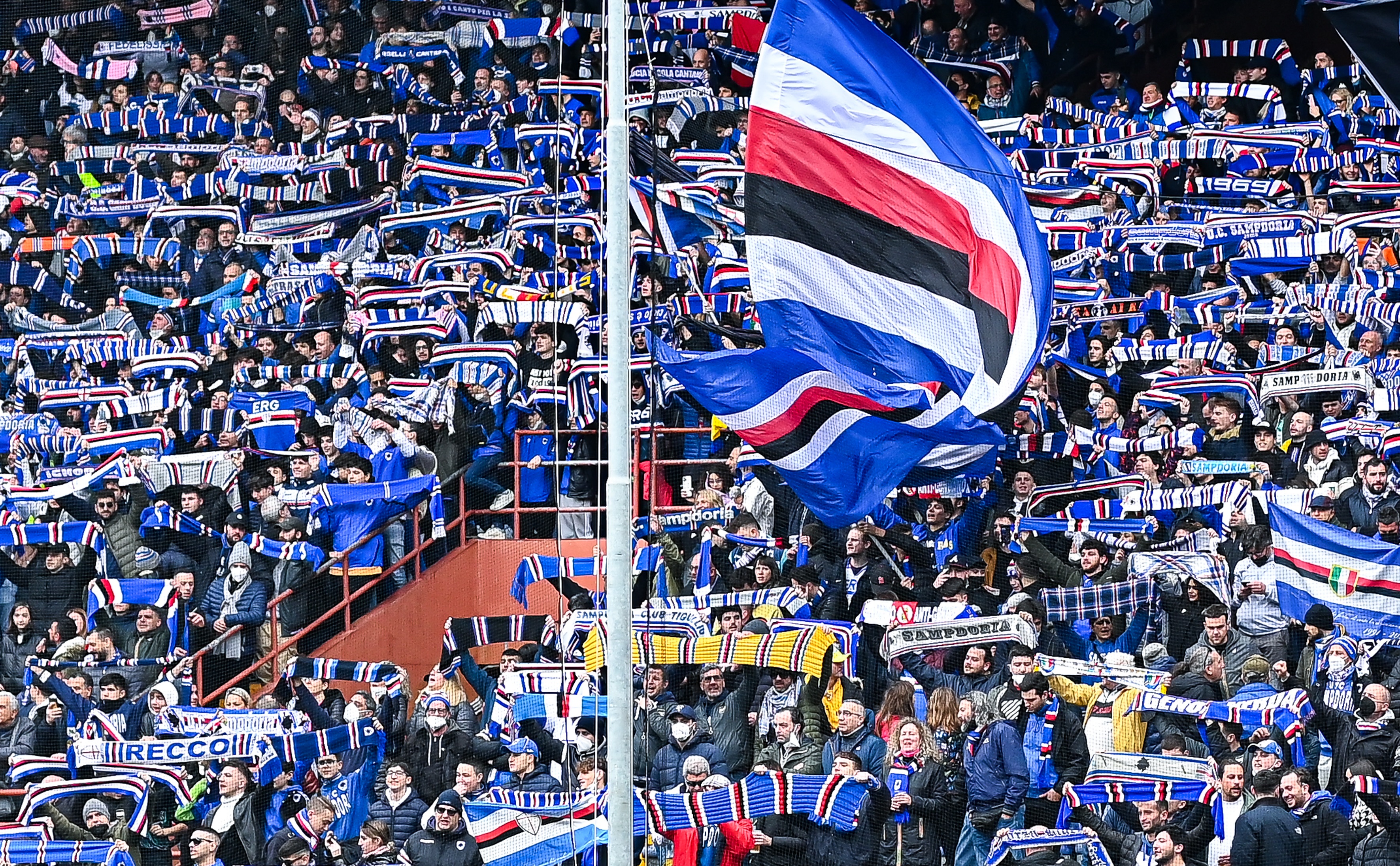 Un fan a făcut infarct în tribune exact la un gol, în timpul meciului Sampdoria - Empoli