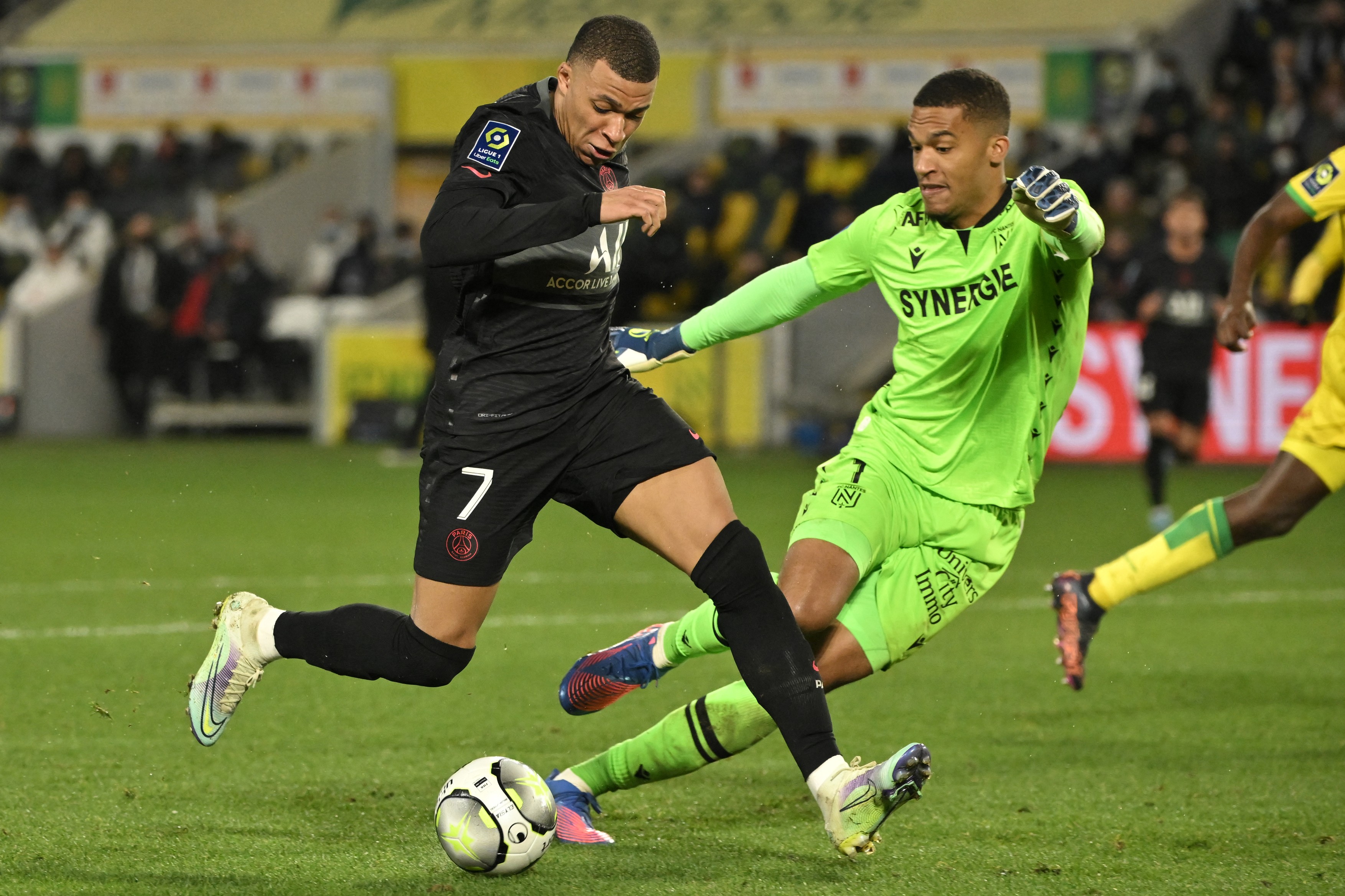 Alban Lafont, nota 10 în L`Equipe, după meciul cu PSG! Doar alți 12 jucători au reușit această performanță în istorie