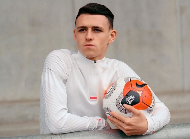 Phil Foden, implicat într-un scandal în Manchester. Mama fotbalistului a fost lovită cu pumnul