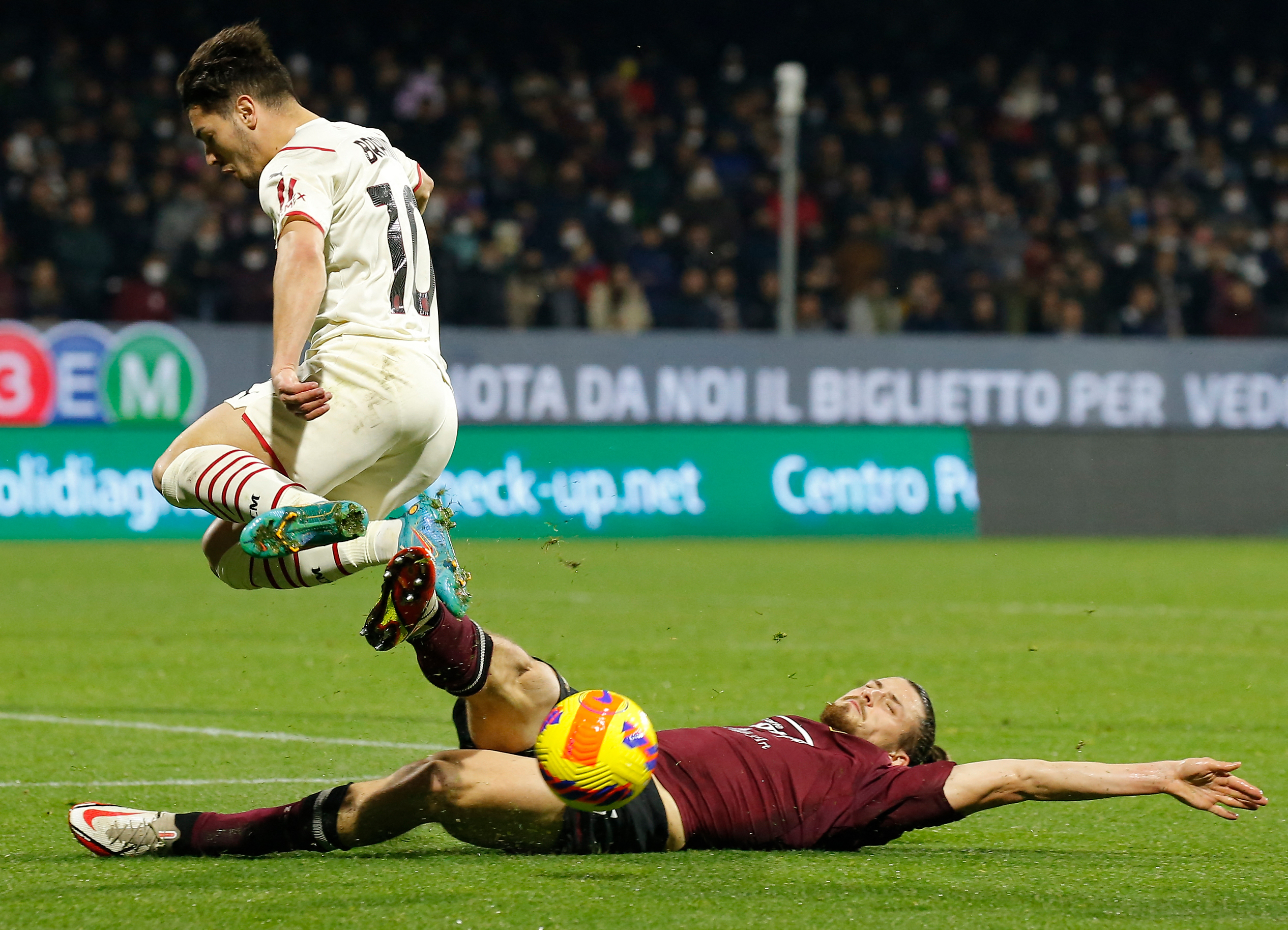 Reacția lui Radu Drăgușin, după ce a fost cel mai bun de la Salernitana în jocul cu AC Milan