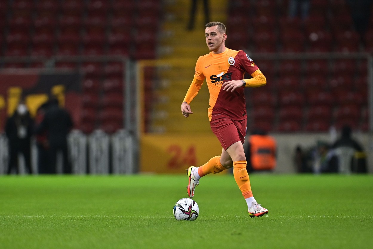 Alex Cicâldău, luat la țintă de fanii lui Galatasaray, după o pasă greșită