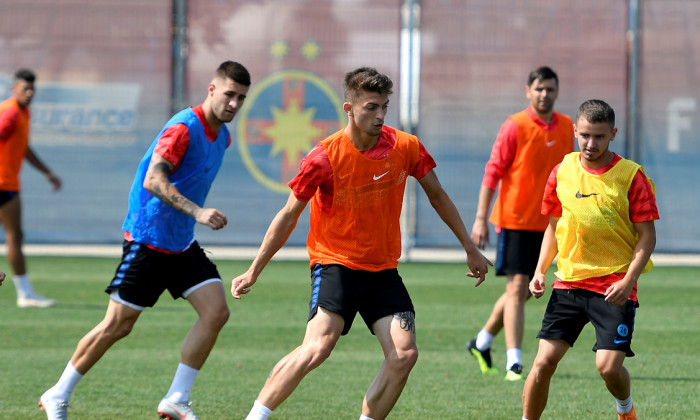 Daniel Benzar, la un antrenament al FCSB-ului / Foto: Sport Pictures