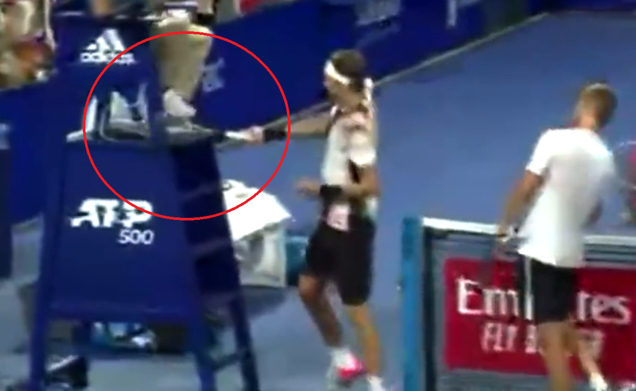 Alexander Zverev, exclus din turneu după ce a lovit violent scaunul arbitrului și l-a înjurat pe oficial