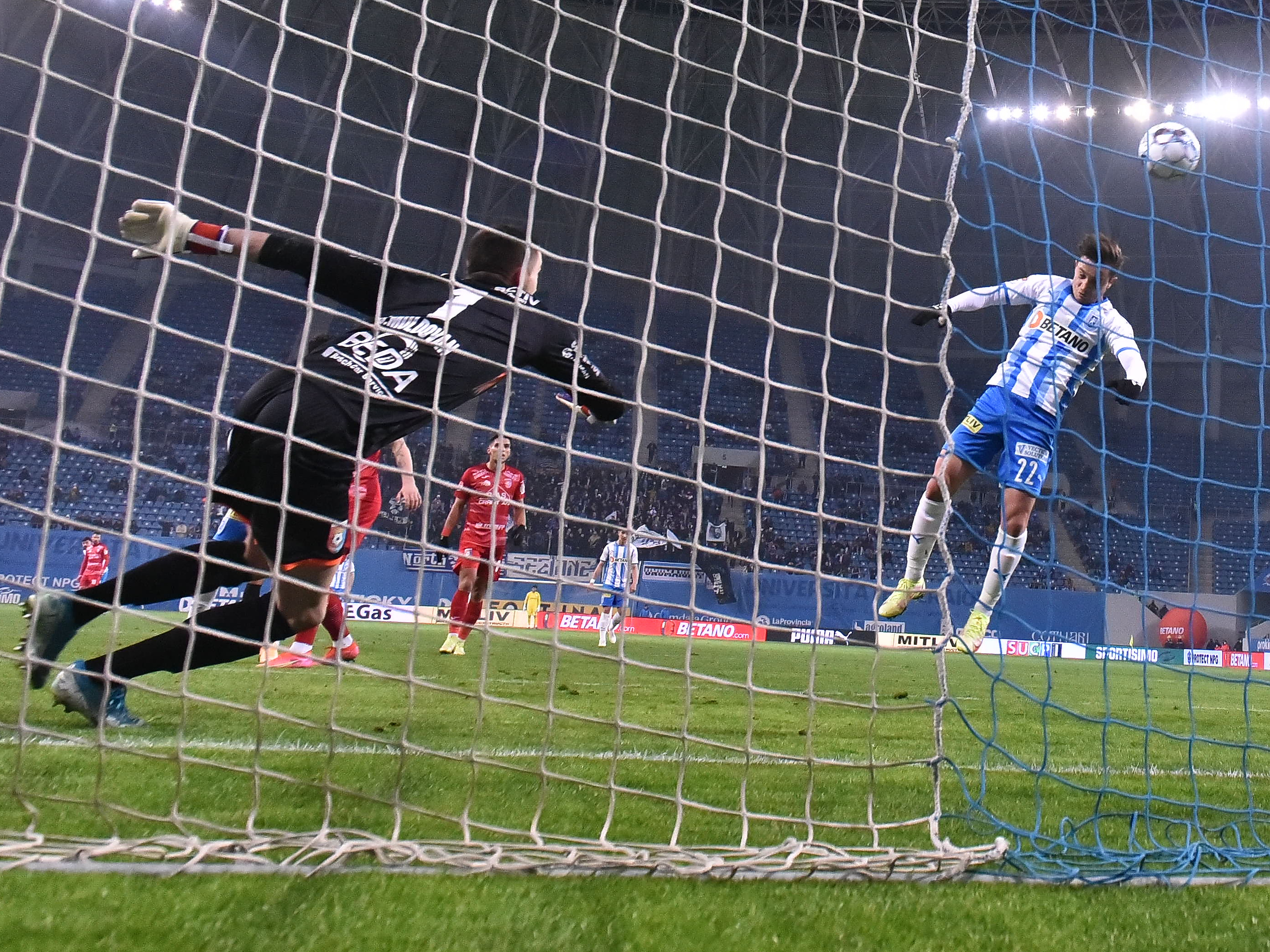 Universitatea Craiova - Chindia Târgoviște 1-0. Oltenii urcă pe 3, provizoriu, după un meci cu două bare și ocazii uriașe