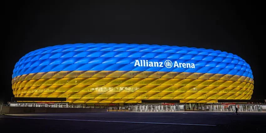 Bayern, suport moral pentru incidentele din estul Europei. Arena nemților, iluminată în culorile Ucrainei