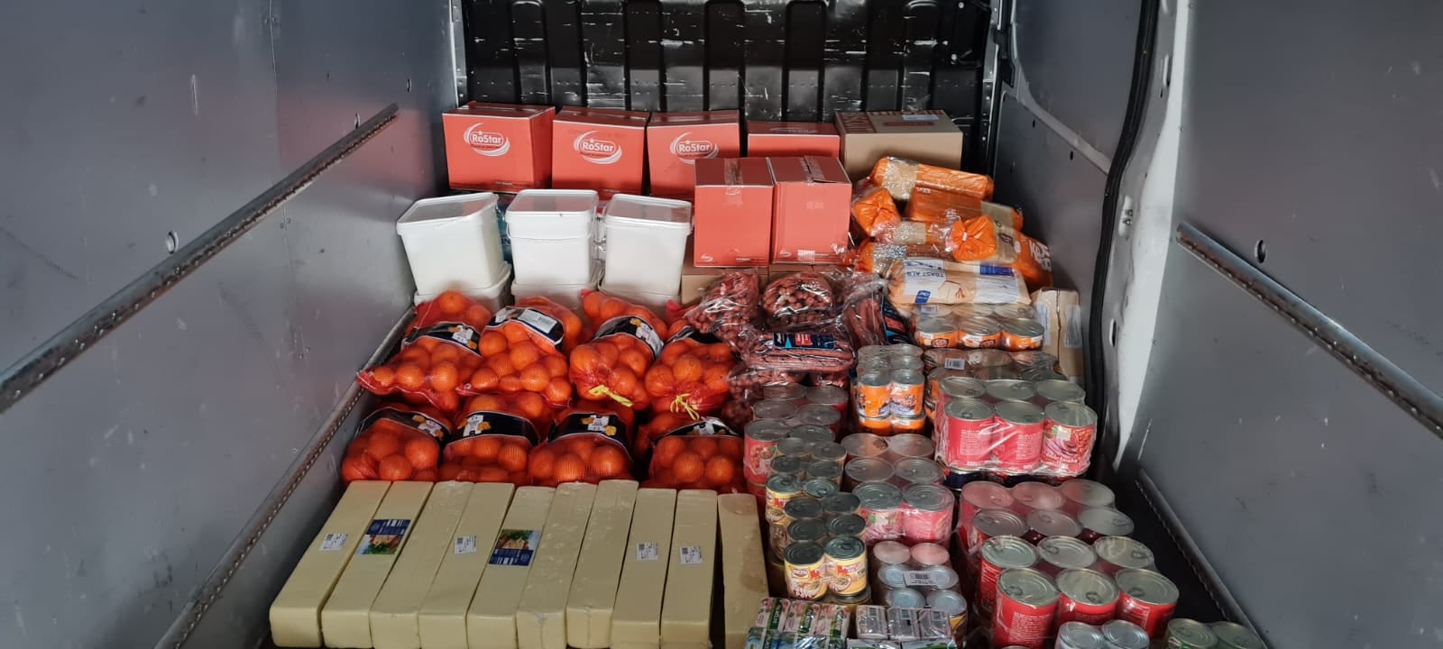 Baza FCSB-ului, deschisă pentru refugiați! Suporterii și Mihai Stoica au colectat alimente care vor fi duse la vamă