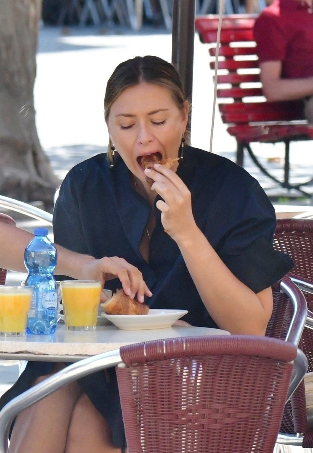 *EXCLUSIVE* Russian tennis player Maria Sharapova and her boyfriend Alexander Gilkes share a crossiant before enjoying some sightseeing in Venice