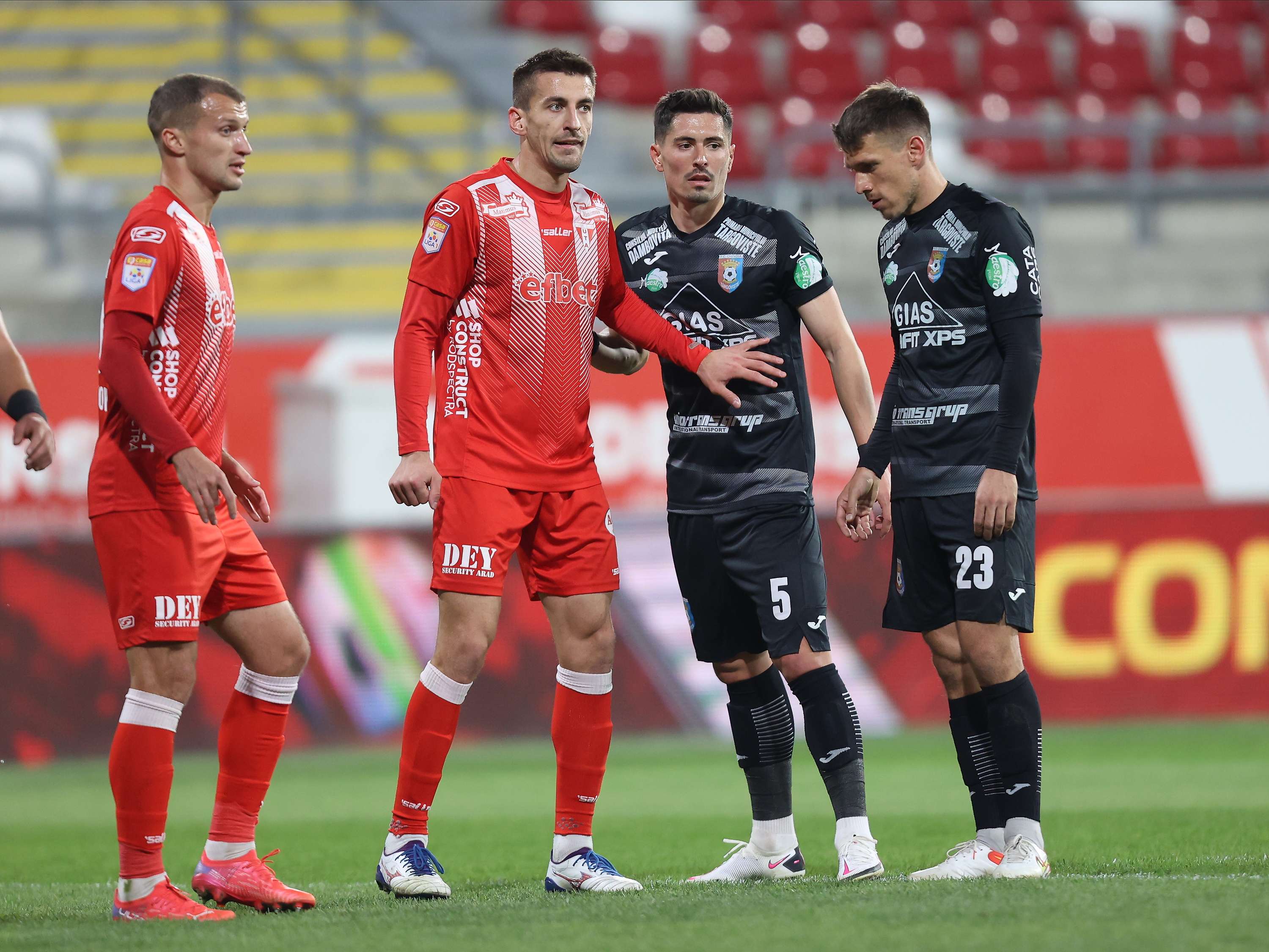 Chindia - UTA Arad, Live Video, 15:00, Digi Sport 1. Ionuț Badea este neînvins pe banca Batrânei Doamne. ECHIPELE