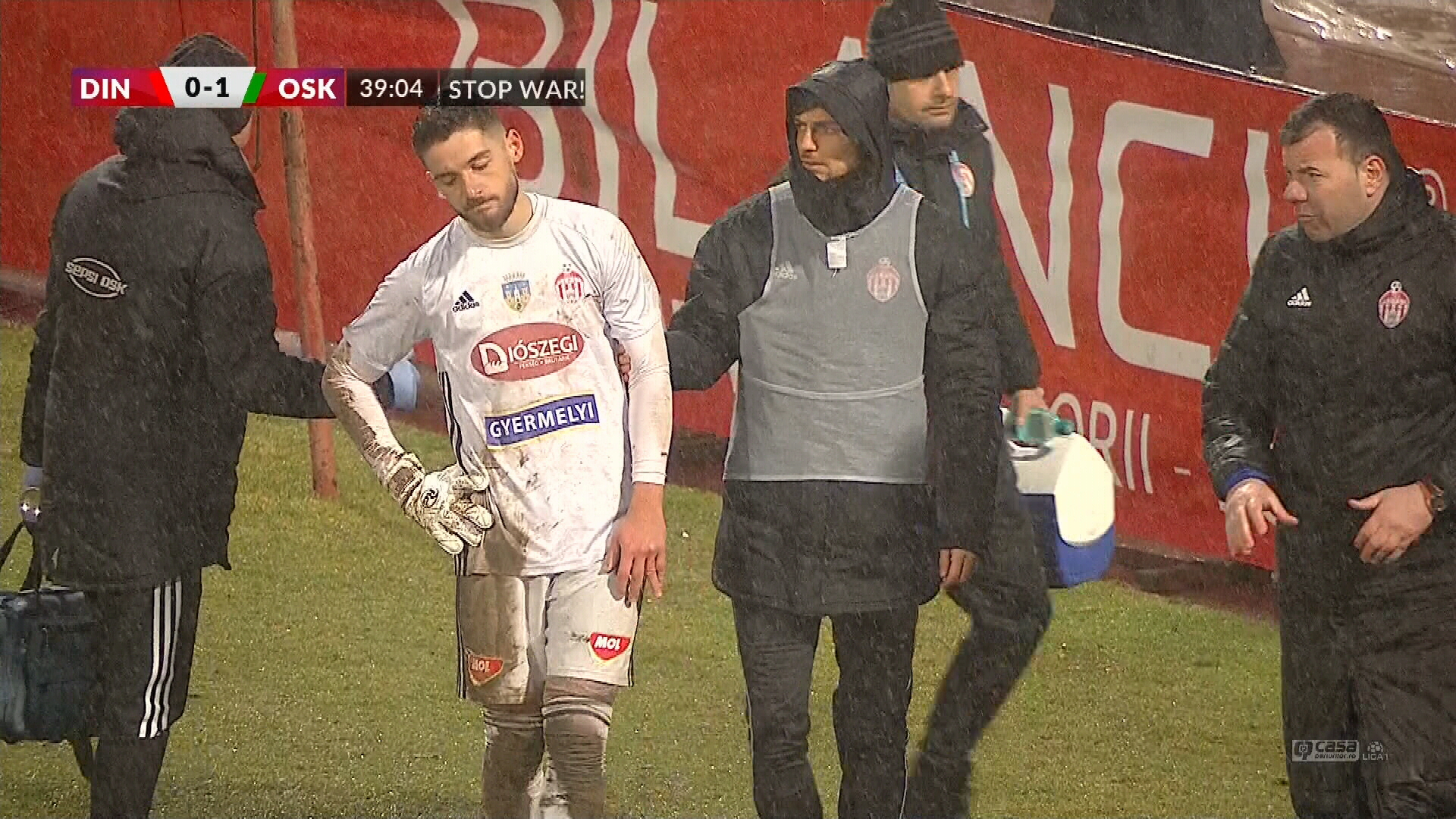 Portarul Niczuly și-a rupt un deget în meciul Dinamo - Sepsi