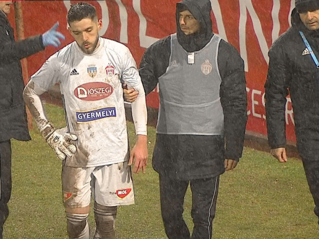 Video | Portarul Niczuly și-a rupt un deget în meciul Dinamo - Sepsi și ...