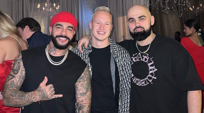 Pilotul rus Nikita Mezepin, alături de doi prieteni / Foto: Instagram @nikita_mazepin