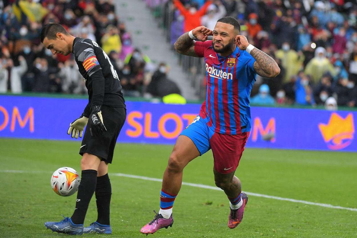 Elche - Barcelona 1-2. Catalanii revin pe podium, după un penalty transformat de Memphis Depay