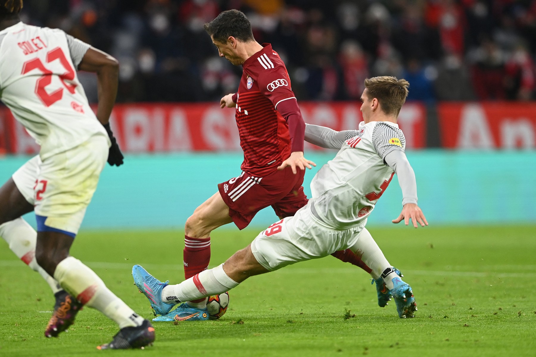 Bayern Munchen - Salzburg 5-1, ACUM, la Digi Sport 1. Kjaergaard reduce din diferență