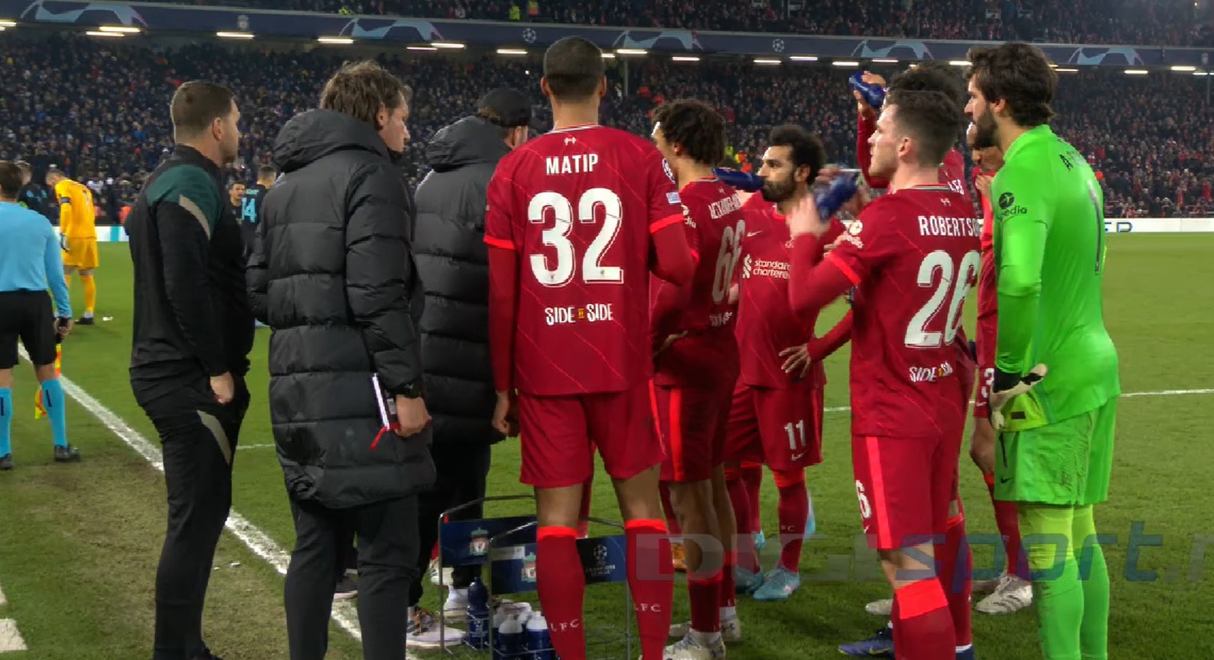 Partida Liverpool - Inter Milano a fost întreruptă trei minute! Medicii au fost obligați să intervină