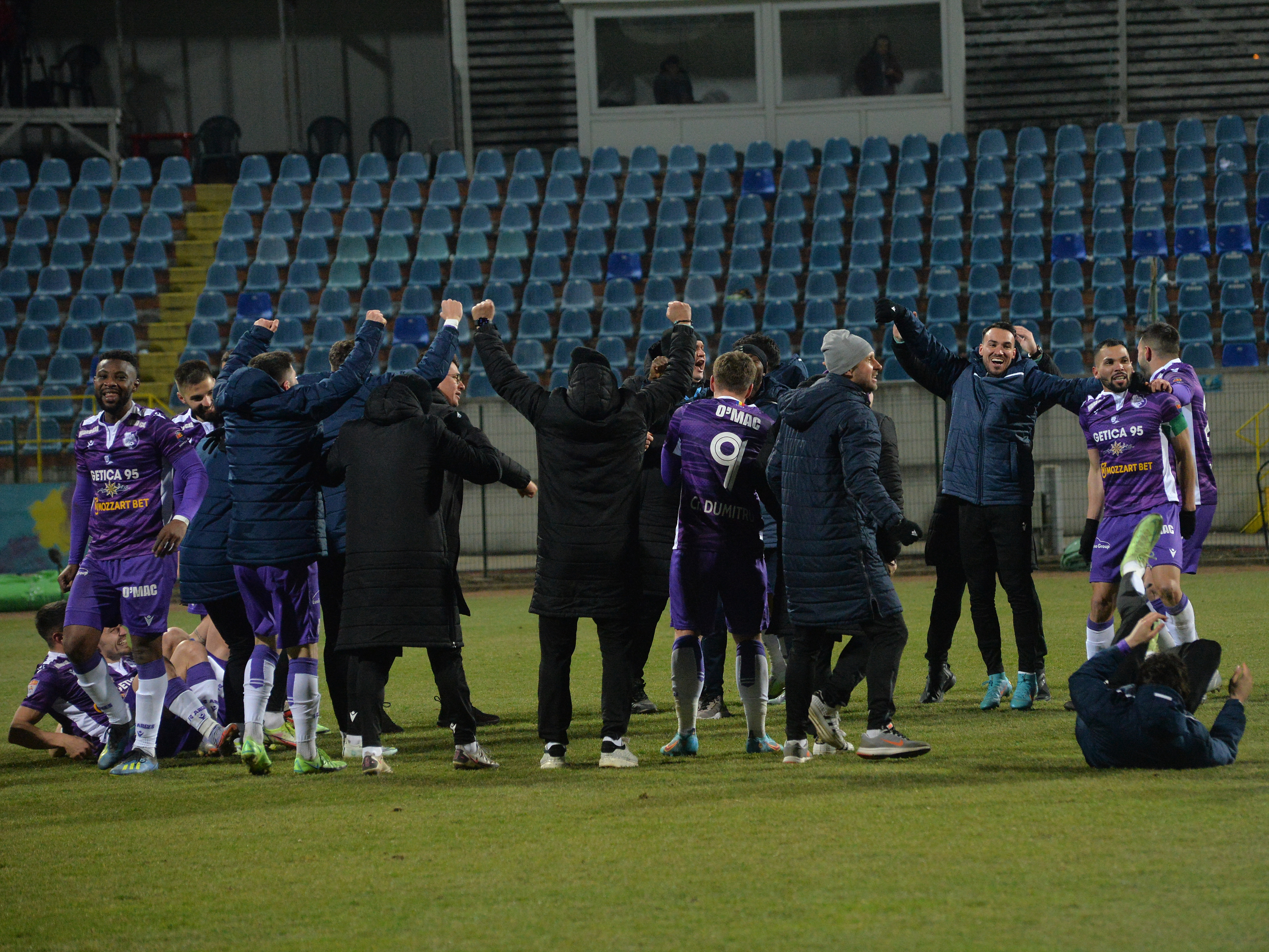 Echipa etapei a 30-a din Liga 1: câte doi reprezentanți de la CFR, FCSB, Craiova și Argeș. Cine e antrenorul rundei