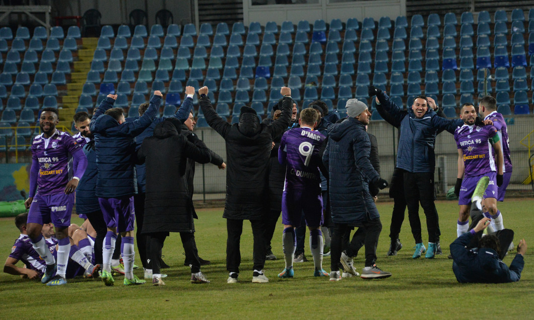 Andrei Prepeliță și jucătorii de la FC Argeș, după victoria cu FC Botoșani / Foto: Sport Pictures