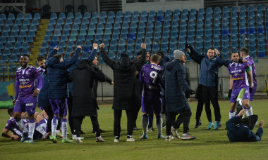 Andrei Prepeliță și jucătorii de la FC Argeș, după victoria cu FC Botoșani / Foto: Sport Pictures