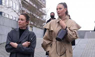 Les célébrités assistent au défilé de pręt-ŕ-porter automne-hiver Chloé lors de la Fashion Week ŕ Paris