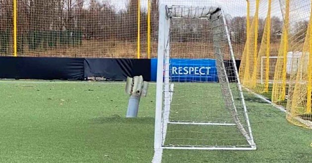 Stadion din Ucraina, avariat de atacurile rușilor! Două rachete au rămas înfipte în gazon