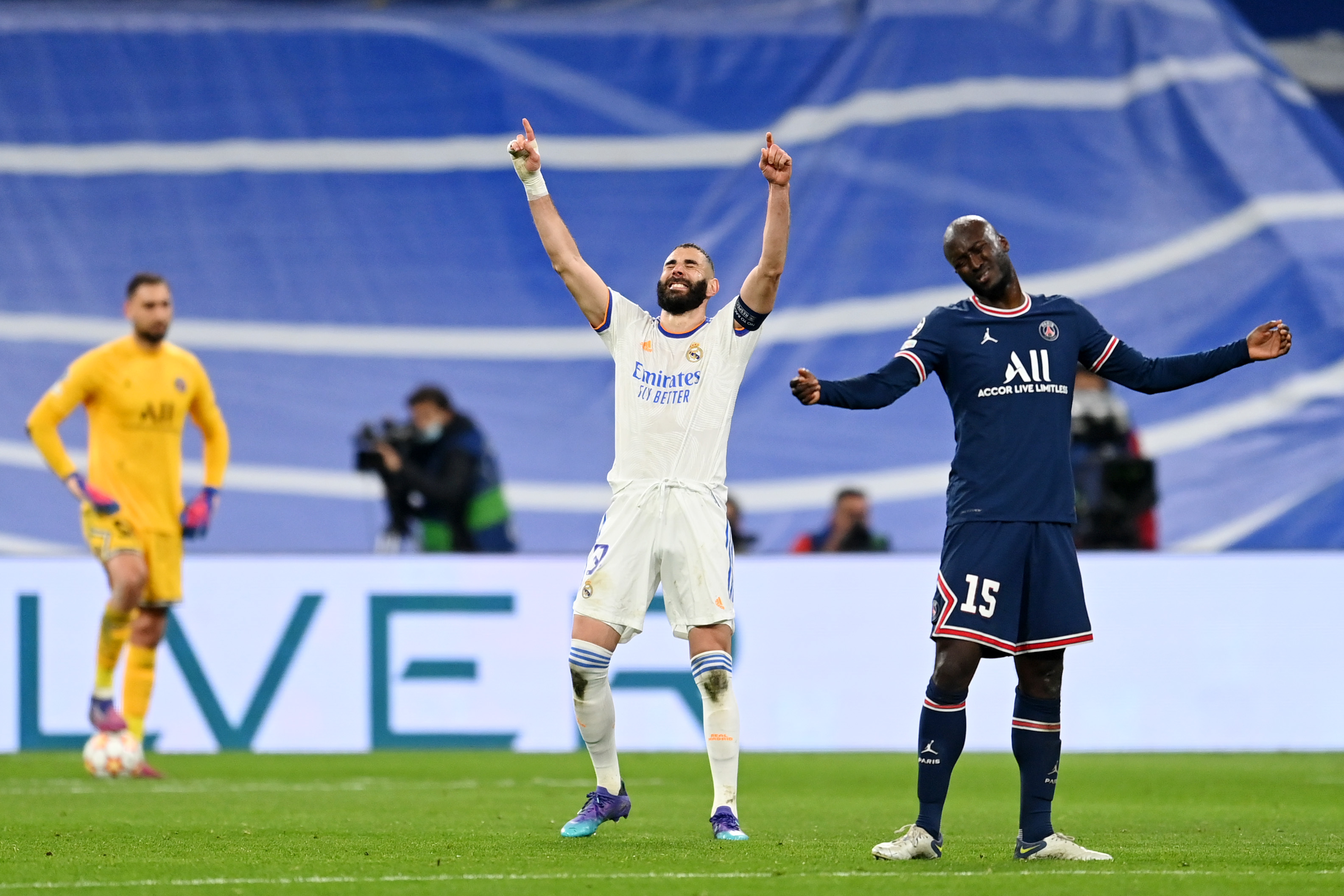 Real Madrid - PSG 3-1. Hat-trick-ul magnificului Benzema i-a calificat pe spanioli în sferturi, după ce au întors scorul