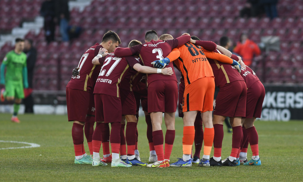 Jucătorii de la CFR Cluj, înaintea unui meci cu Dinamo / Foto: Sport Pictures