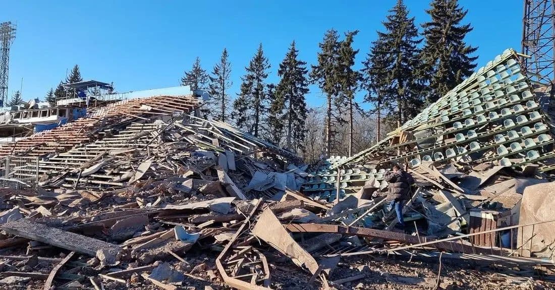 Stadionul din Ucraina distrus total de ruși. ”Era cea mai tare bază militară” + reacția lui Dima, fost jucător la Desna