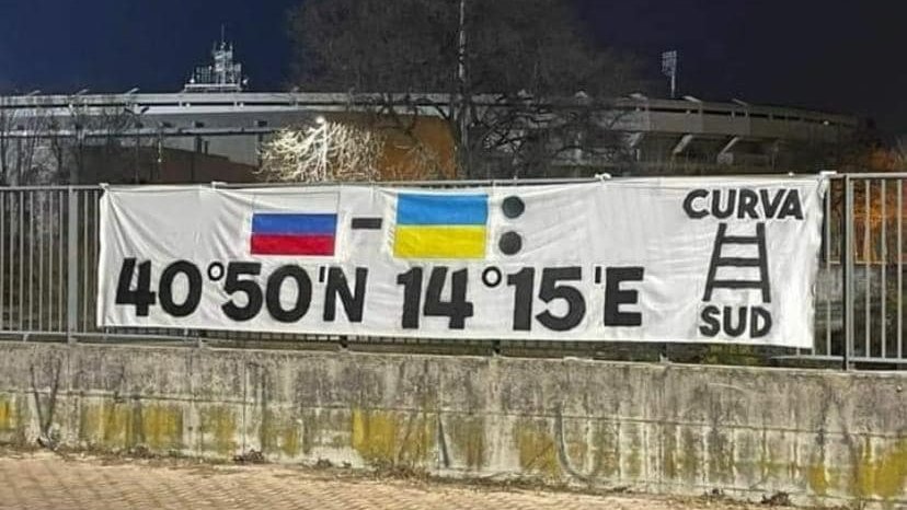 Banner ”scandalos”, legat de război, afișat în Italia! Ce înseamnă și decizia autorităților