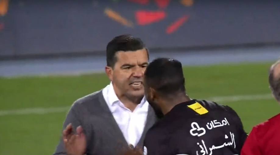 Haos la clubul care l-a demis pe Cosmin Contra după 20 de zile! Noul patron a dat afară toți jucătorii