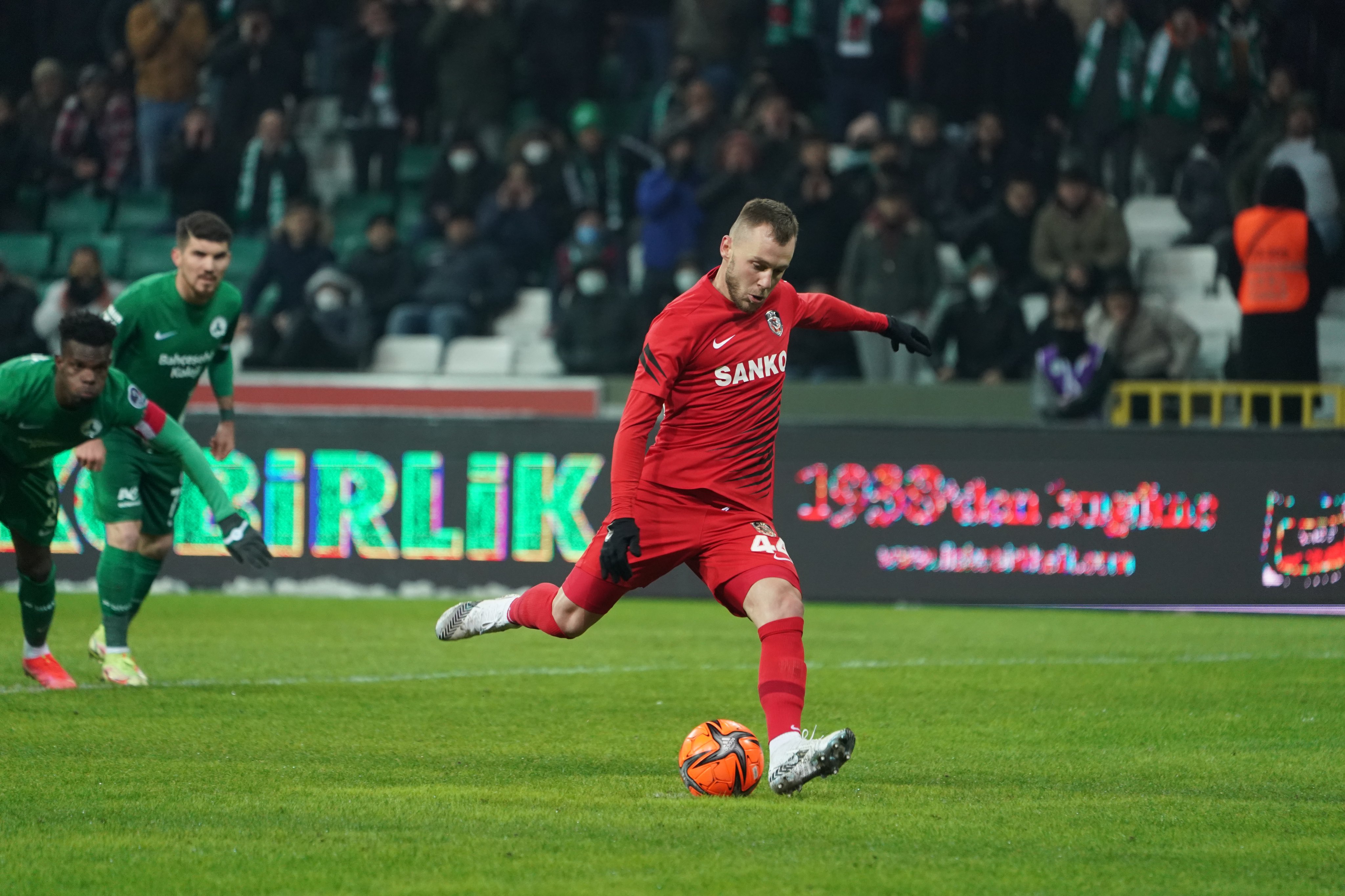 Alexandru Maxim, o nouă reușită la Gaziantep! Echipa mijlocașului român a pierdut cu Giresunspor