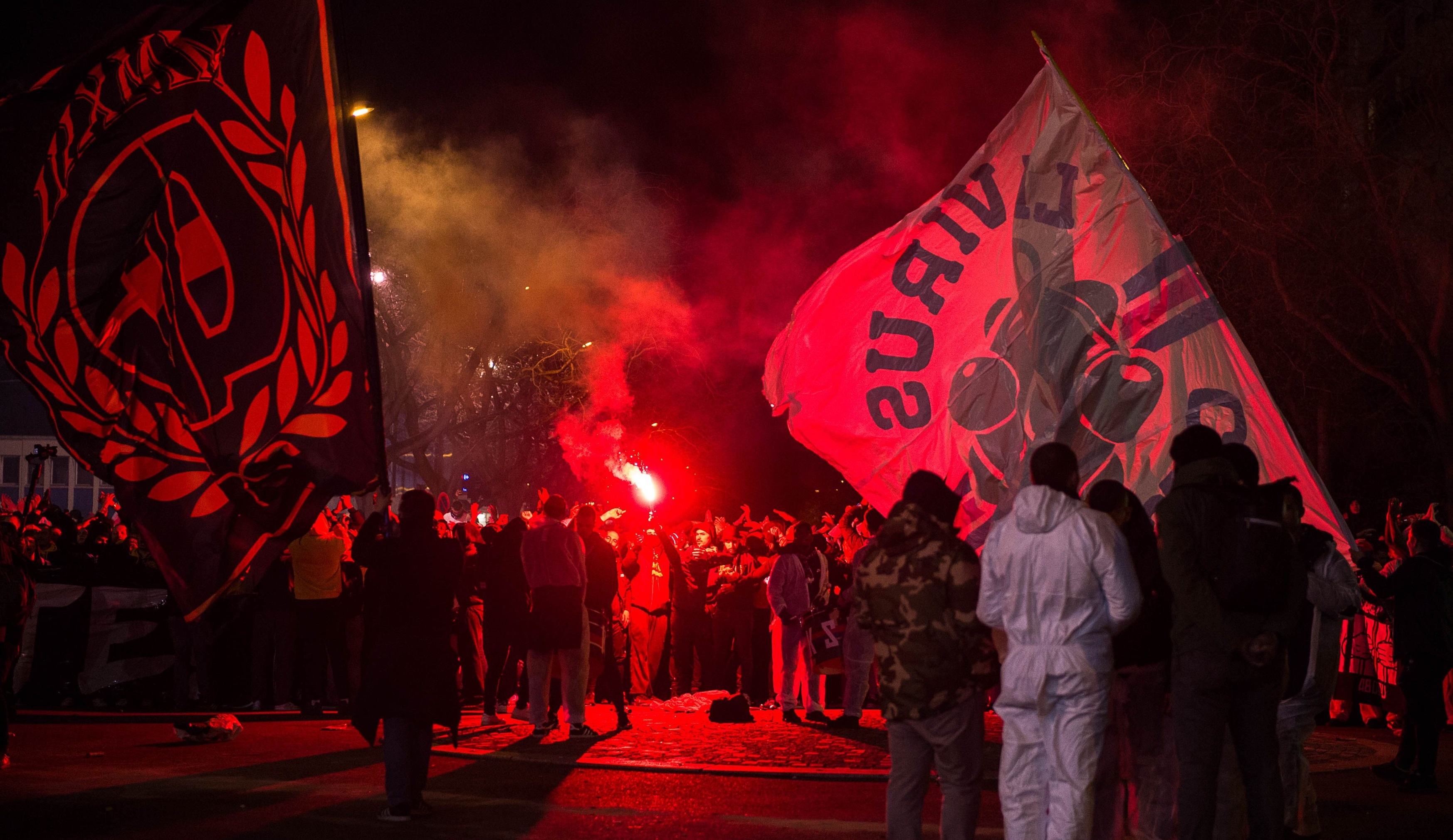 Ultrașii lui PSG au trecut la pasul următor! Ce s-a întâmplat peste noapte cu stadionul Parc des Princes