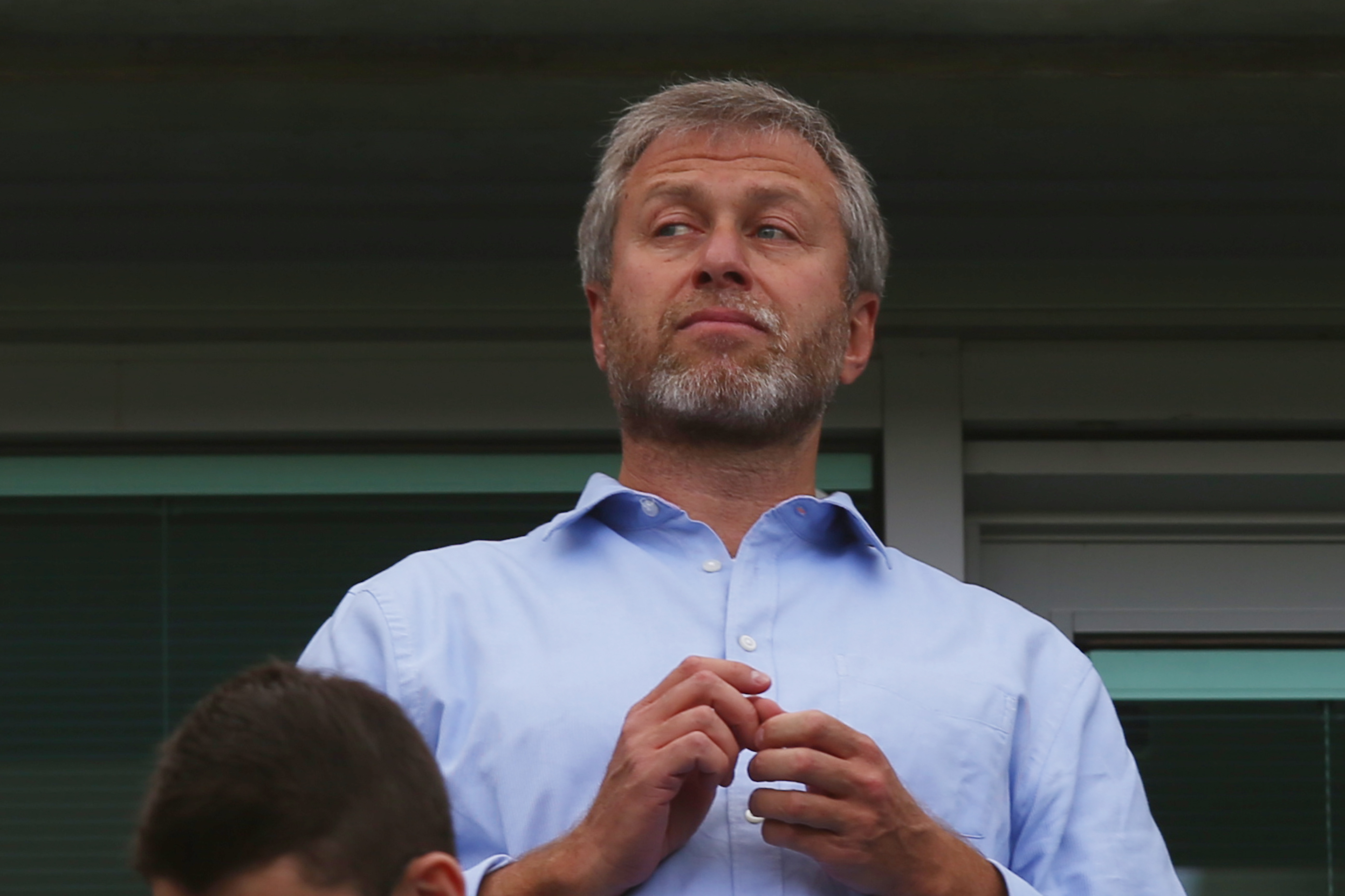 Averea lui Abramovich. Cumperi de la ruşi cu 250 de milioane de dolari şi le vinzi tot lor cu 13 miliarde