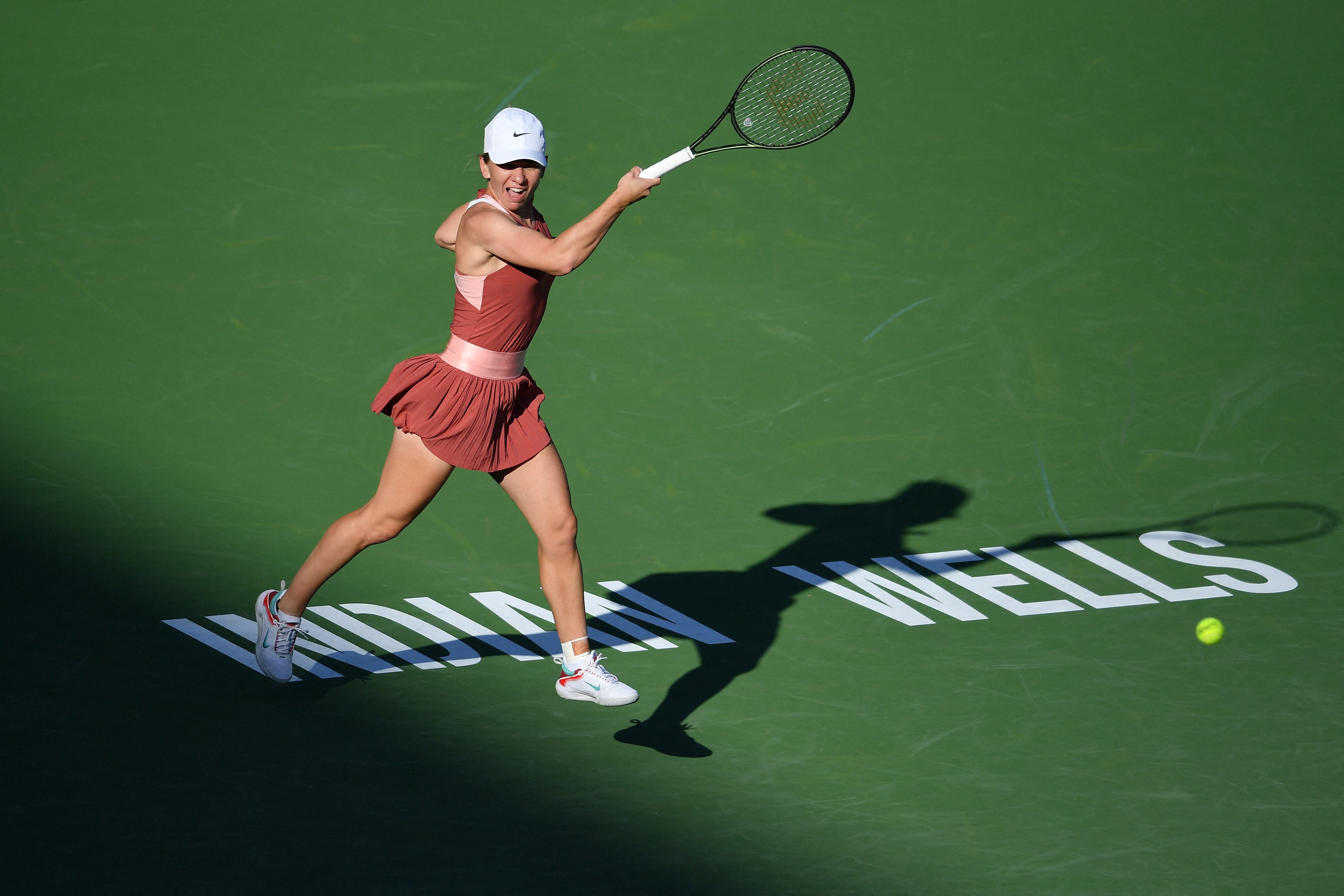 Simona Halep - Iga Swiatek 6-7 (6), 4-6. Românca s-a confruntat cu probleme medicale și a fost eliminată de la Indian Wells