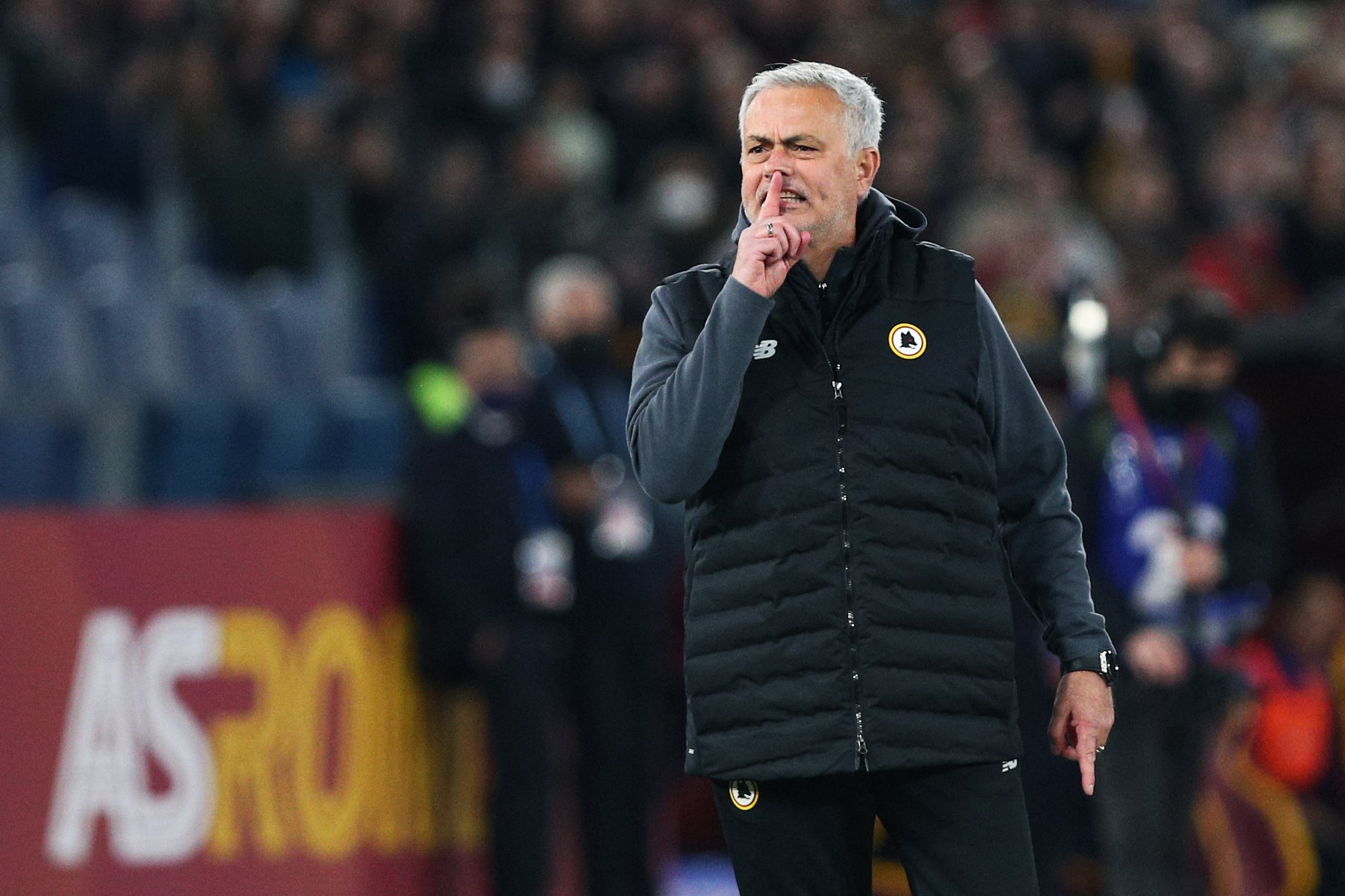Jose Mourinho i-a certat pe suporterii Romei după victoria cu Lazio! Ce a stârnit nemulțumirea antrenorului