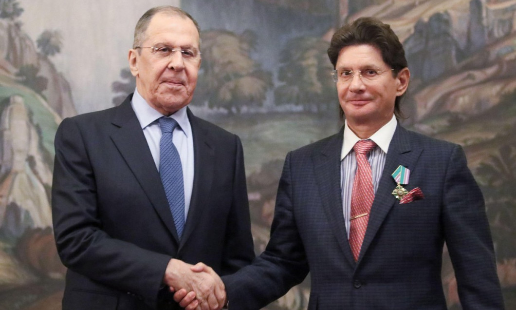 Moscow, Russia. 23rd Nov, 2021. Russia's Foreign Minister Sergei Lavrov (L) and Lukoil Vice President Leonid Fedun at a ceremony to present government awards for assisting in returning Russian citizens home during the COVID-19 pandemic, after a forum titl
