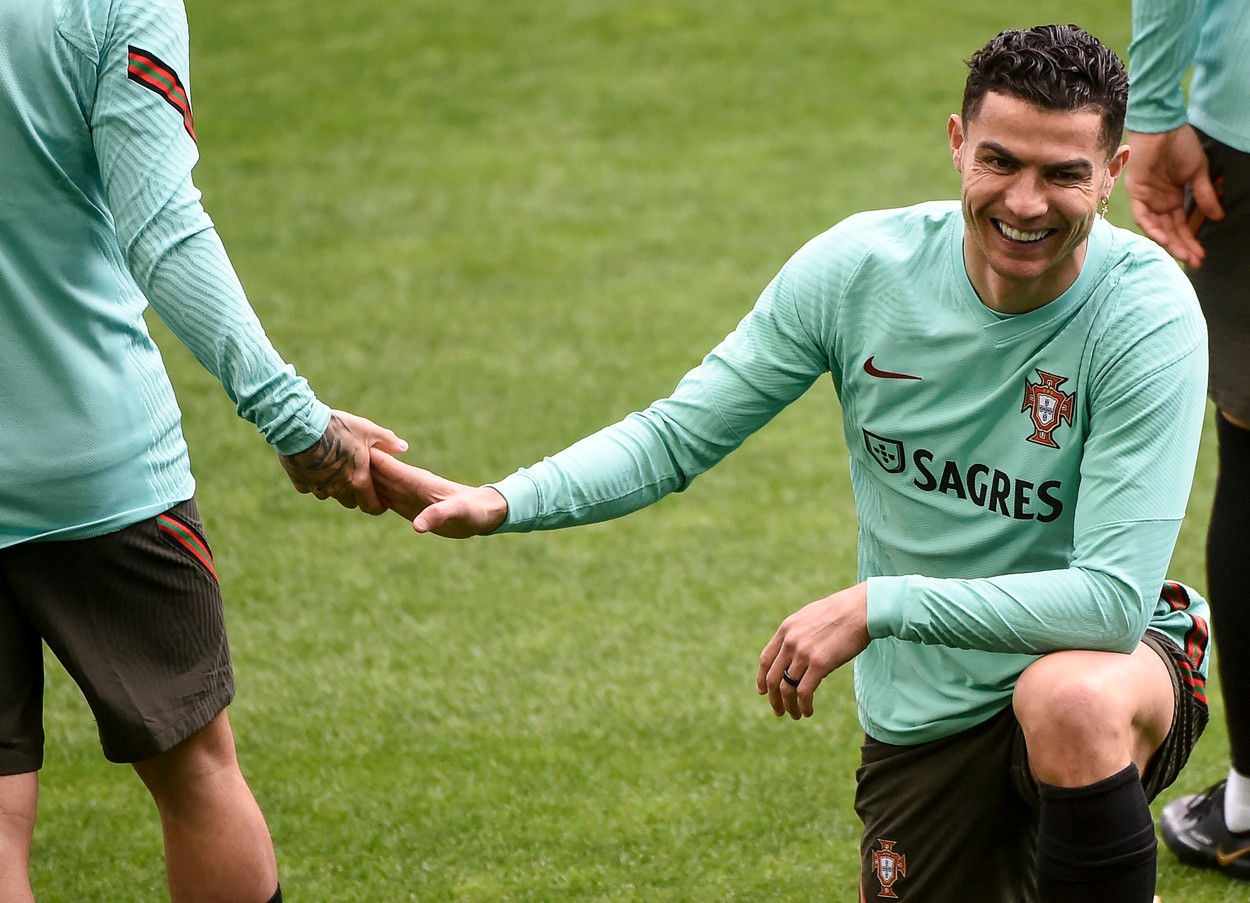 ”S-a întors regele”. Cum a fost primit Pepe de Cristiano Ronaldo la antrenamentele Portugaliei