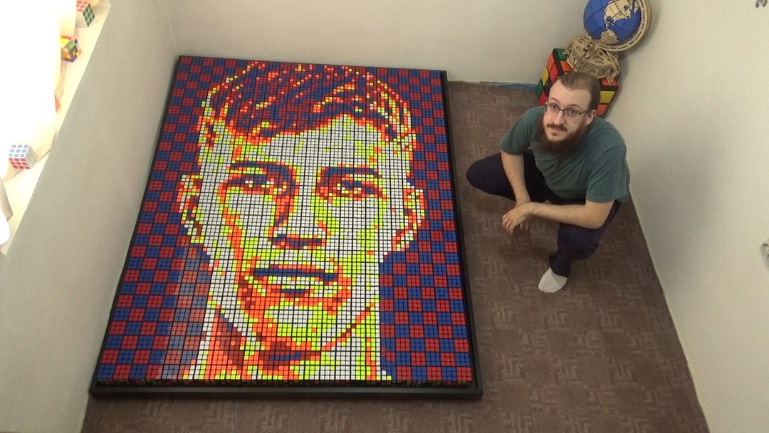 Un artist i-a realizat lui Octavian Popescu un portret din 720 de cuburi Rubik! Reacția fotbalistului