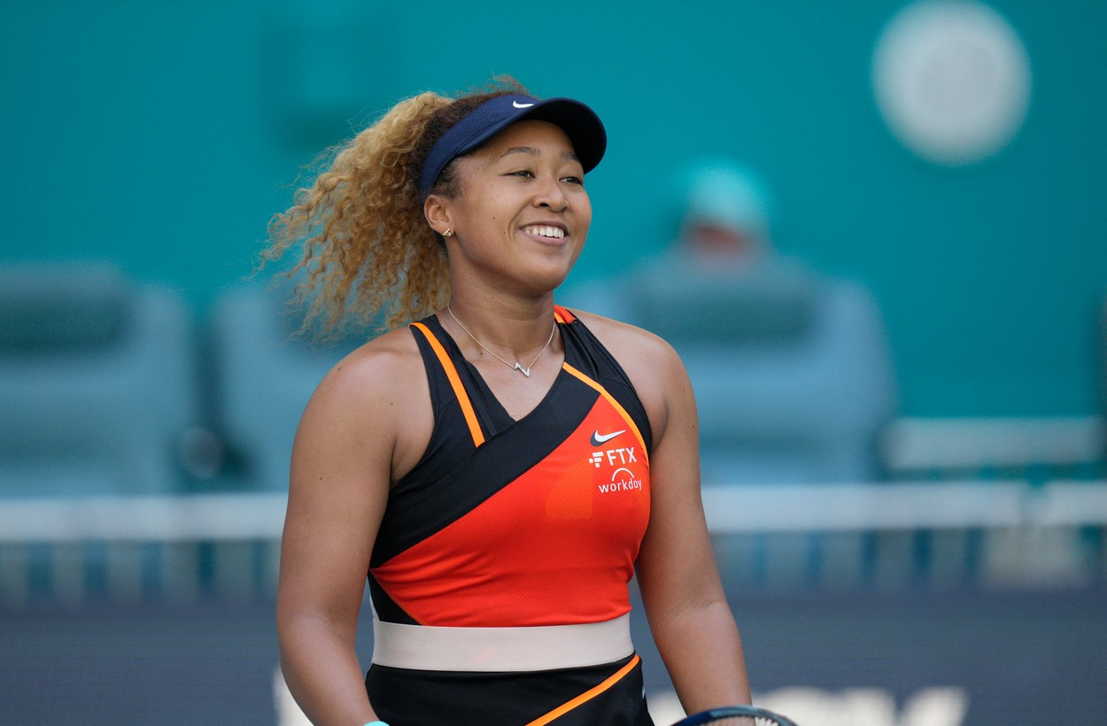 Naomi Osaka îi dă replica lui Tsitsipas, care a cerut cinci seturi pentru meciurile de tenis feminin: ”Le prelungesc pe ale lui”