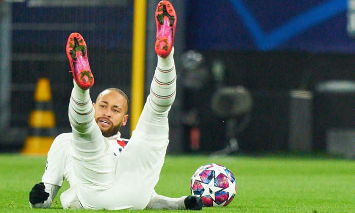 CL Football Dortmund - Paris, Dortmund Feb 18, 2020.NEYMAR, PSG 10 laying in the grassBORUSSIA DORTMUND - PARIS SG 2-1Soccer UEFA Champions League , Round of last 16, S i g n a l I d u n a P a r k S t a d i u m BVB in Dortmund, February 18, 2020. Sea