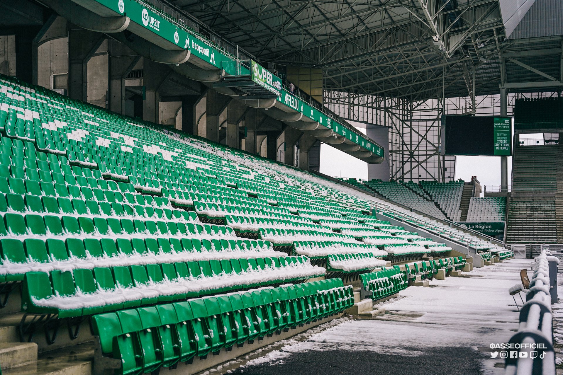 Partida dintre Saint-Etienne și Olympique Marseille a fost reprogramată din cauza zăpezii!