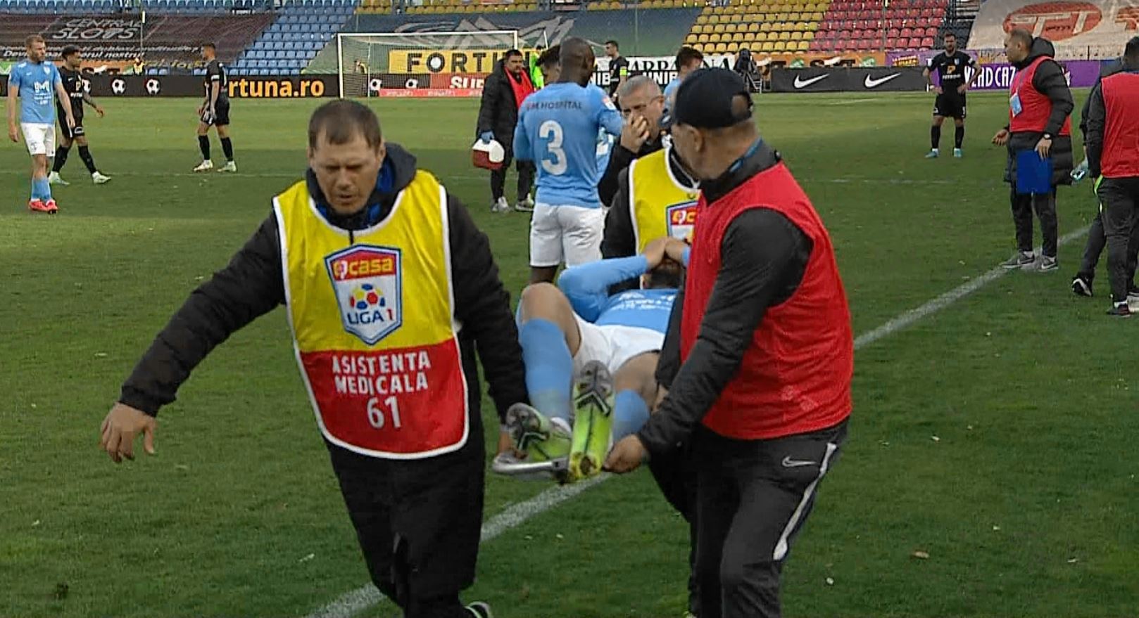 Constantin Budescu, scos pe targă de pe teren, în meciul FC Voluntari - Farul. Accidentarea e foarte gravă