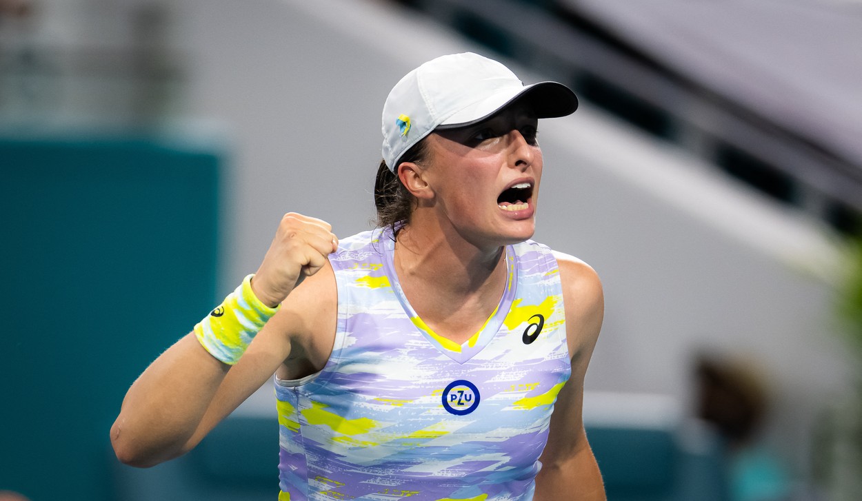 Iga Swiatek, 22 de victorii consecutive! Succes dramatic și calificare în finala turneului WTA de la Stuttgart