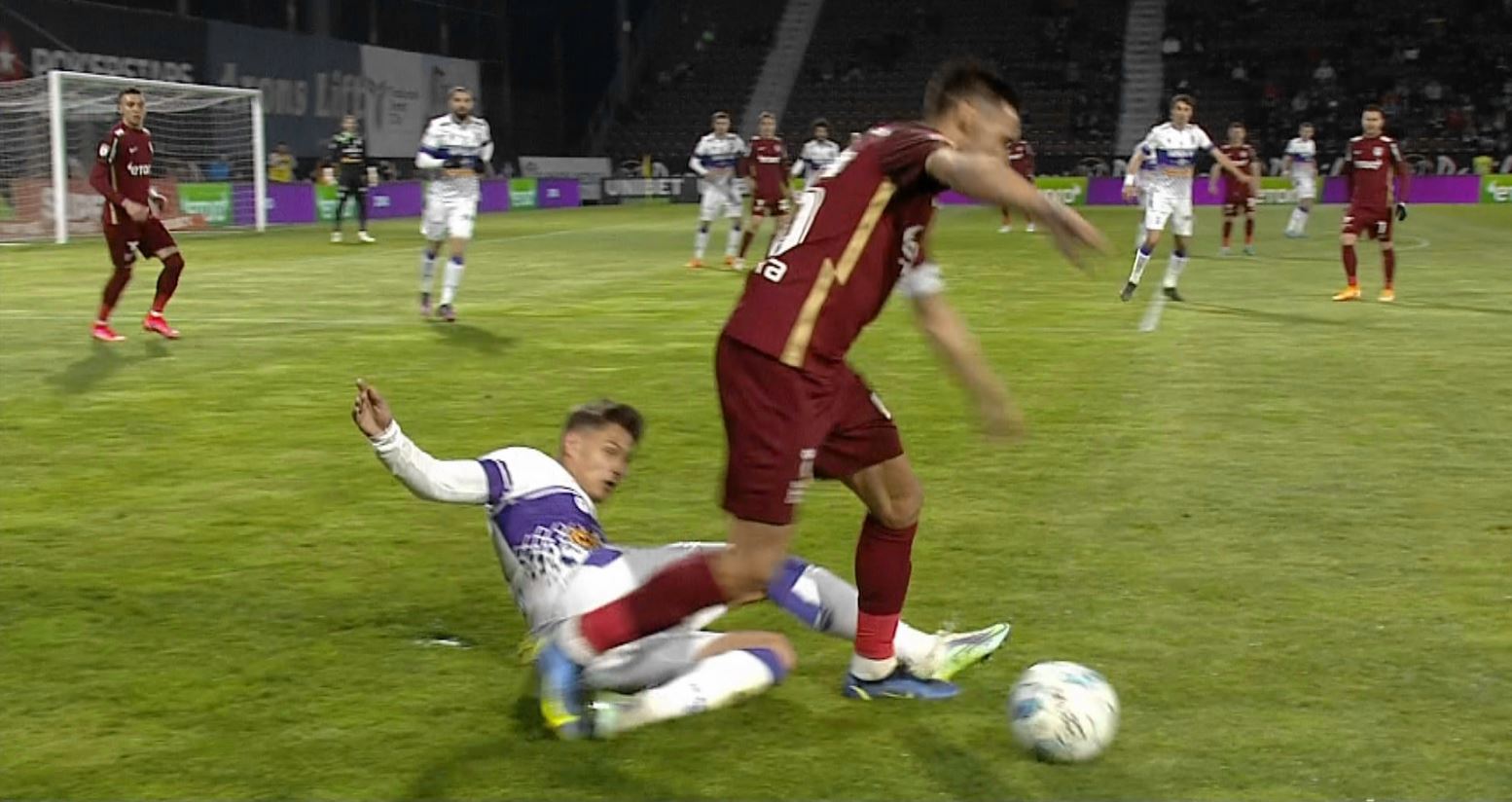 CFR Cluj - FC Argeș 1-0, ACUM, pe Digi Sport 1. Ce gafă! Ardelenii au deschis scorul după un assist de la adversar