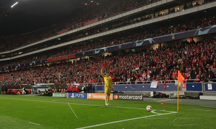 Andy Robertson, în Benfica - Liverpool / Foto: Getty Images