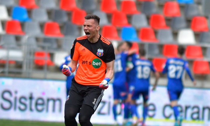 Raul Bălbărău, portarul Stelei, în meciul cu Petrolul / Foto: Sport Pictures