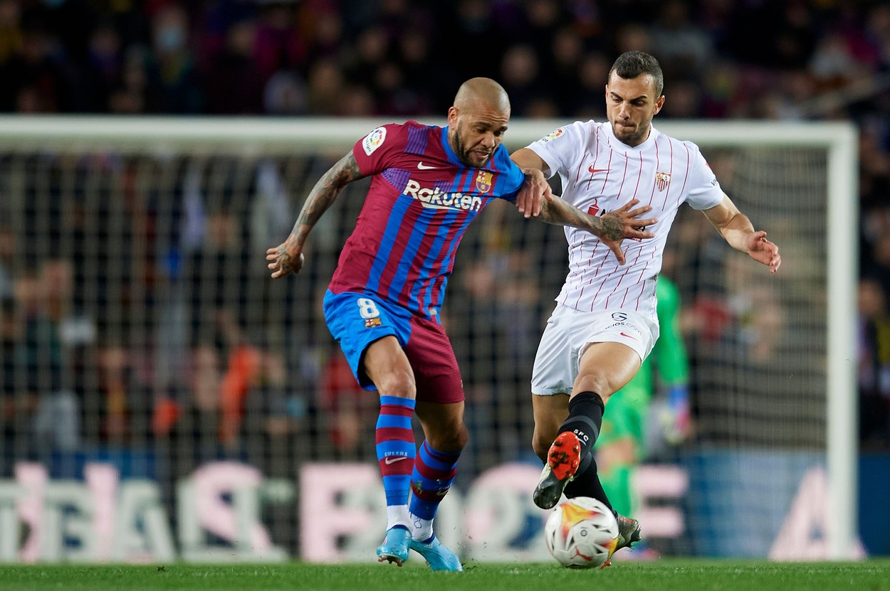 Dani Alves, încă un an la Barcelona după ce l-a convins pe Xavi