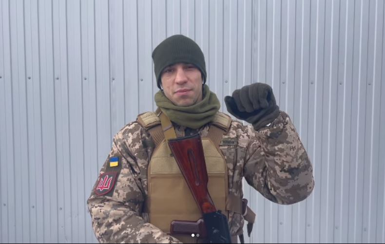 Un medaliat olimpic la karate, care luptă în războiul cu Rusia, și-a vândut medalia pentru a ajuta Ucraina
