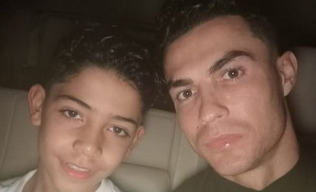 Reacția virală a lui Cristiano Ronaldo, după avalanșa de ironii la adresa fiului său de 11 ani! Ce a făcut puștiul